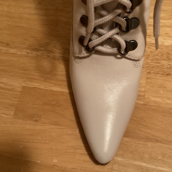 Colin Stuart Leather Off White Lace Up Booties - Picture 4 of 6
